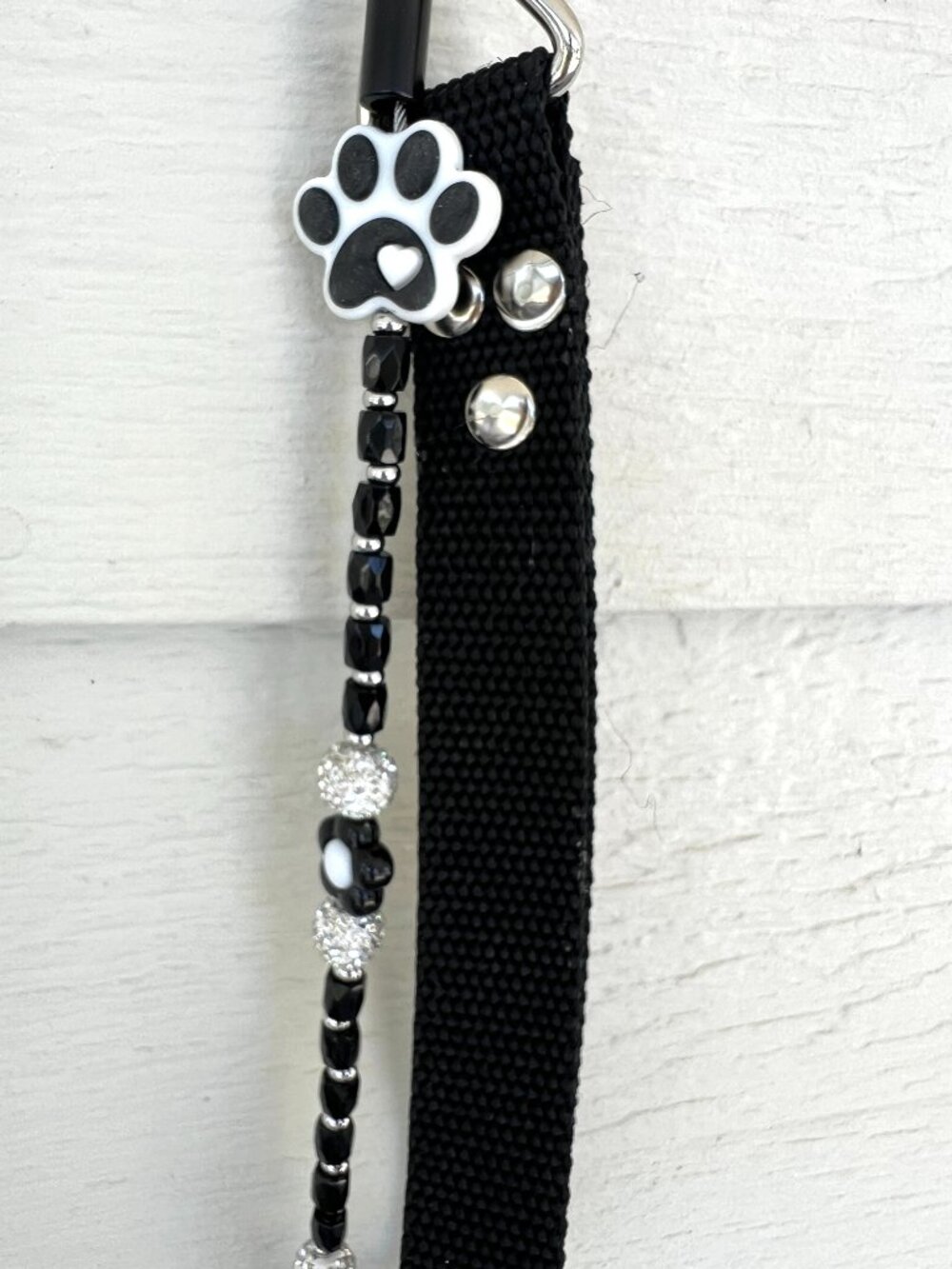 Bougie Beaded Dog Leash - Black Flowers, Sparkly Silver - Handmade - Picture 6 of 11